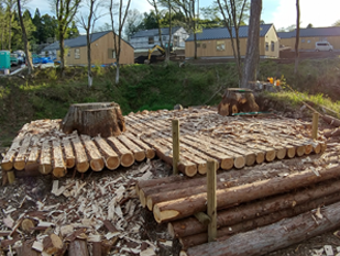 デッキ施工中の画像