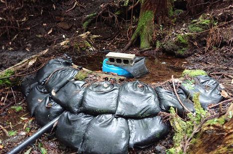 小さなダムの画像