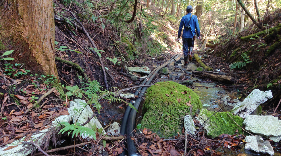 黒パイプの画像