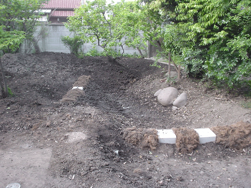 個人様宅ビオトープ 土入れ