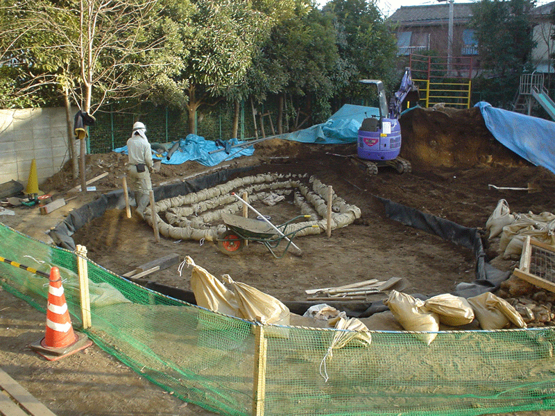 美登里幼稚園ビオトープ　防水シート