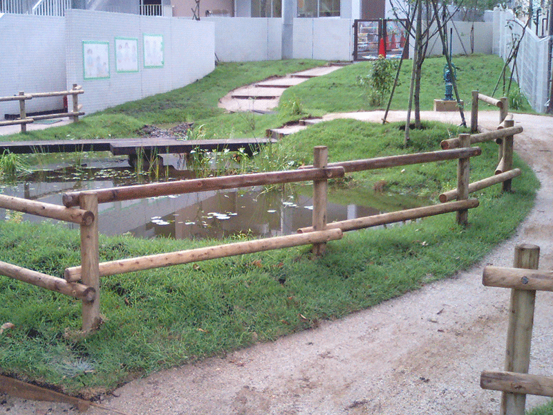 赤羽幼稚園ビオトープ芝張り