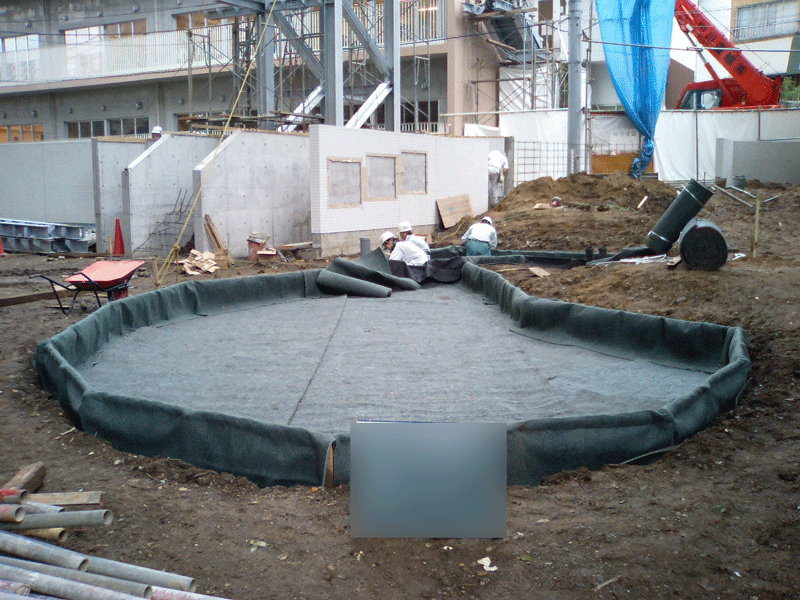 赤羽幼稚園ビオトープ遮水シート設置